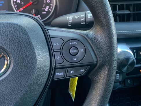 Used 2022 Toyota RAV4 LE image 21