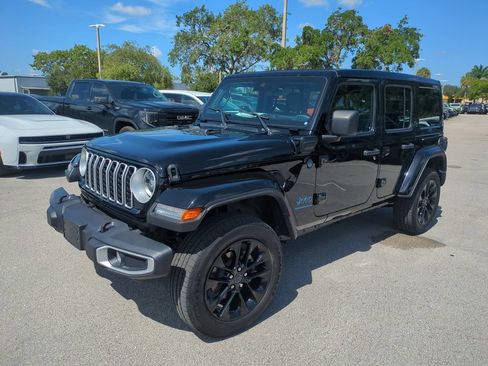 Used 2025 Jeep Wrangler Unlimited Sahara w/ Safety Group AWD/4WD image 10