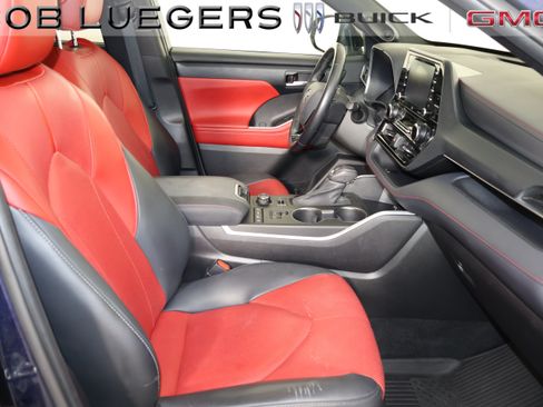 Used 2021 Toyota Highlander XSE AWD/4WD image 19