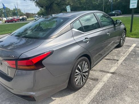 Used 2024 Nissan Altima 2.5 SV FWD image 5