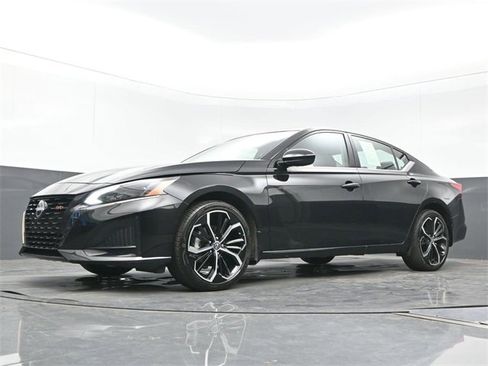 Certified 2024 Nissan Altima 2.5 SR image 21