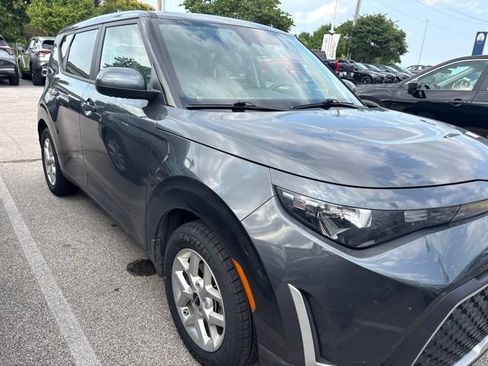 Used 2024 Kia Soul LX w/ Option Group 015 FWD image 2