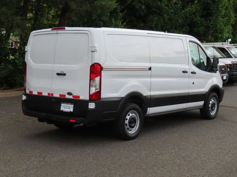 Used 2016 Ford Transit 250 130 Low Roof RWD image 5