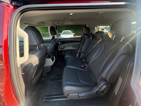 Used 2026 Kia Carnival FWD image 28