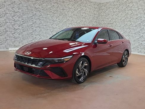 Certified 2025 Hyundai Elantra SEL image 3