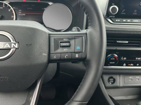 Used 2025 Nissan Rogue SV w/ SV Premium Package image 10