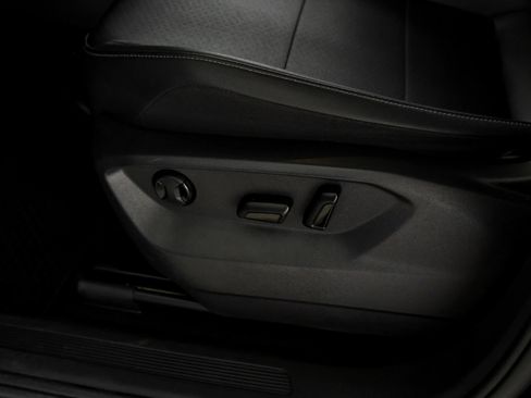 Used 2019 Volkswagen Tiguan SE AWD/4WD image 26