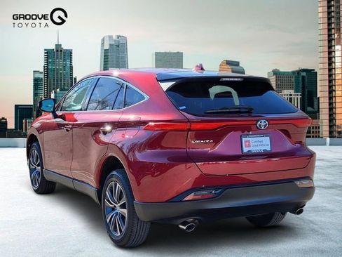 Used 2023 Toyota Venza LE image 3