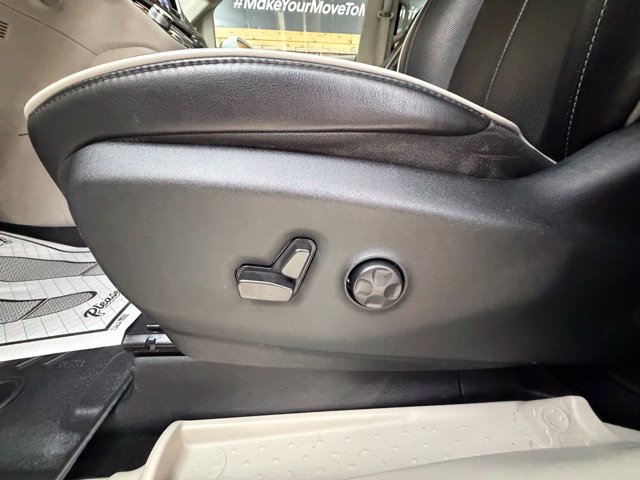 Used 2022 Chrysler Pacifica Limited FWD image 27