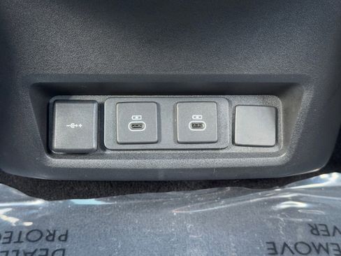 Used 2023 Land Rover Discovery S R-Dynamic image 41