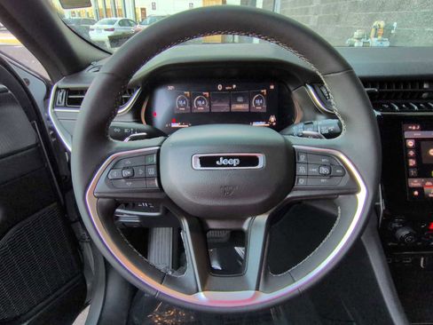 Used 2024 Jeep Grand Cherokee Altitude image 22