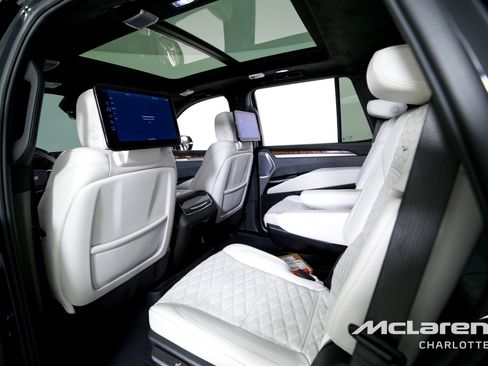 Used 2025 Cadillac Escalade Sport Platinum w/ LPO, ONYX Package AWD/4WD image 18