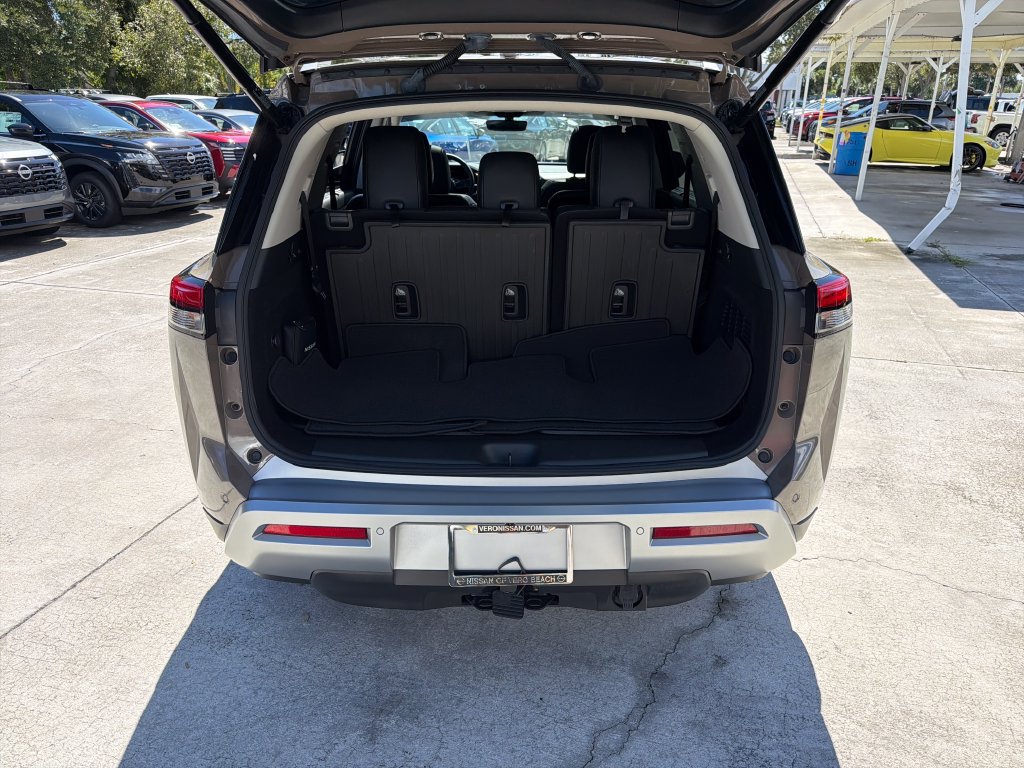 Used 2024 Nissan Pathfinder Platinum FWD image 34