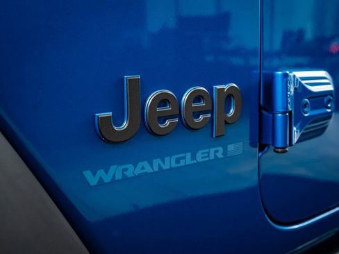 Used 2024 Jeep Wrangler Unlimited image 9