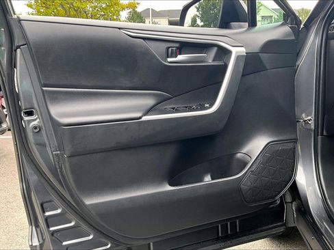 Used 2024 Toyota RAV4 XLE FWD image 21