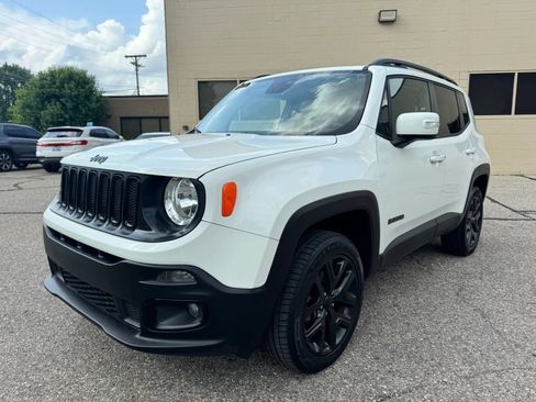 Used 2017 Jeep Renegade Altitude AWD/4WD image 3