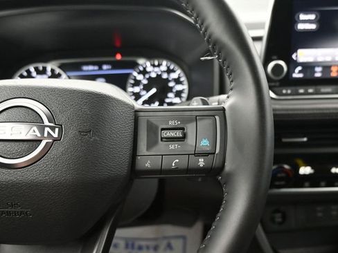 Used 2025 Nissan Rogue SV FWD image 17