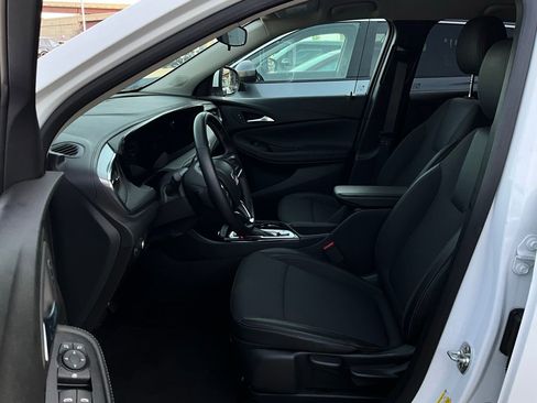 Used 2025 Buick Encore GX Preferred image 10