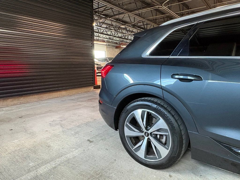 Used 2024 Audi Q8 e-tron Premium AWD/4WD image 10