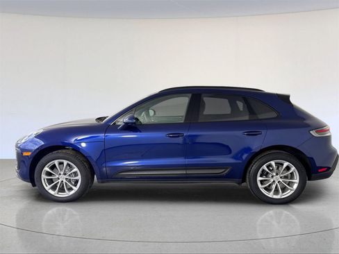 Used 2025 Porsche Macan image 2