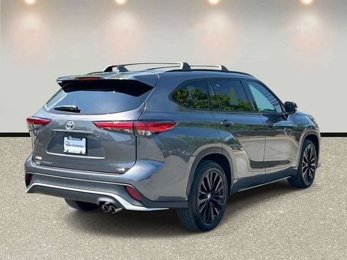 Used 2023 Toyota Highlander XSE FWD image 5