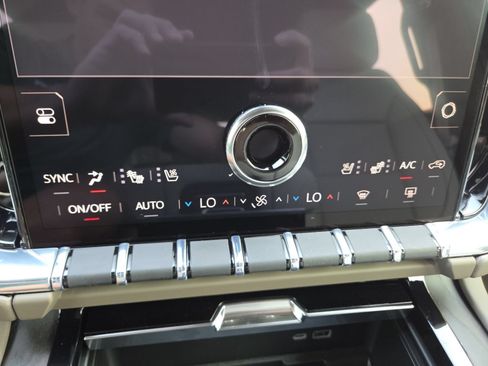 New 2026 GMC Yukon XL Denali w/ Denali Reserve Package AWD/4WD image 35