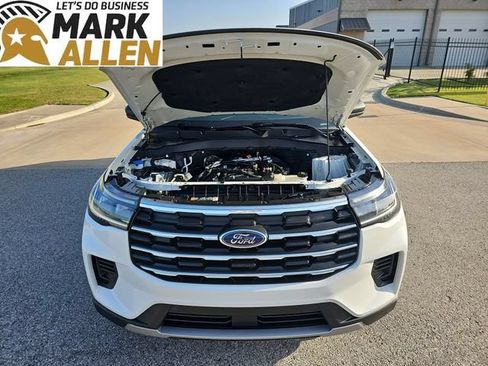 Used 2025 Ford Explorer Active AWD/4WD image 29