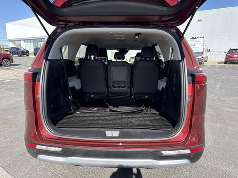 Used 2024 Kia Carnival LX image 4