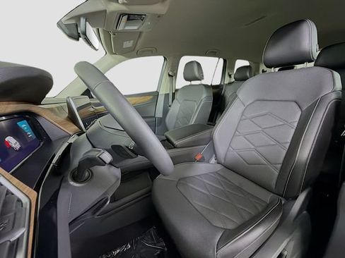 Used 2024 Volkswagen Atlas SE FWD image 11