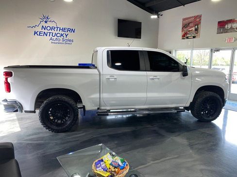 Used 2022 Chevrolet Silverado 1500 LT AWD/4WD image 2