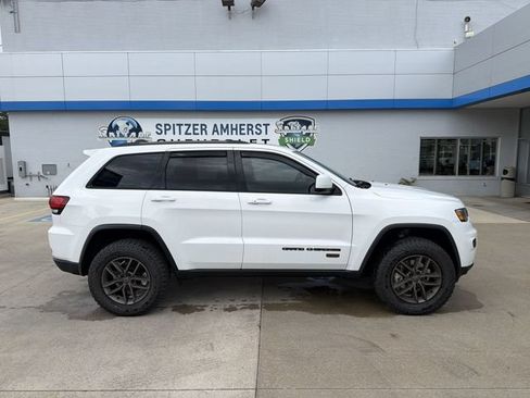 Used 2016 Jeep Grand Cherokee Laredo 75th Anniversary AWD/4WD image 11