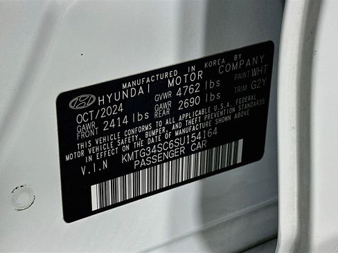 Used 2025 Genesis G70 2.5T RWD image 12