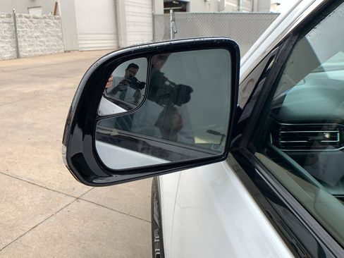 Used 2025 Jeep Wagoneer 4WD image 9