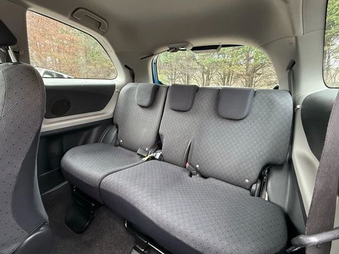 Used 2010 Toyota Yaris 2-Door Hatchback image 14