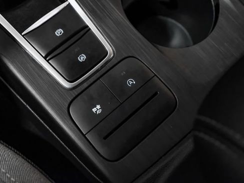 Used 2021 Ford Escape SE image 32