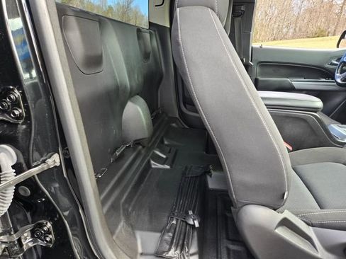 Used 2022 Chevrolet Colorado LT w/ Fleet Safety Package image 16