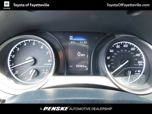 Used 2023 Toyota Camry SE FWD image 11