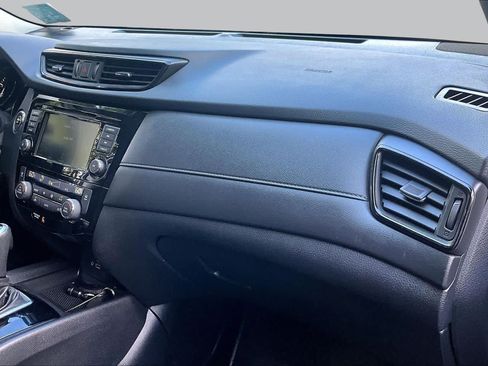 Used 2018 Nissan Rogue SV AWD/4WD image 17