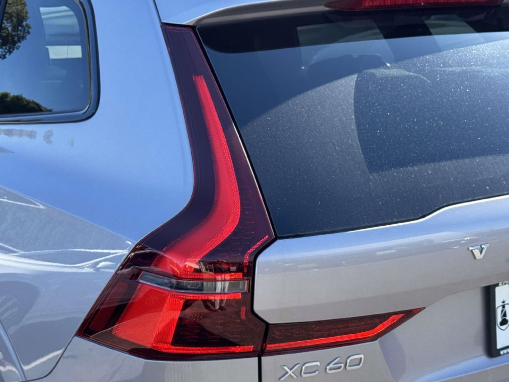 Used 2026 Volvo XC60 B5 Plus AWD/4WD image 8