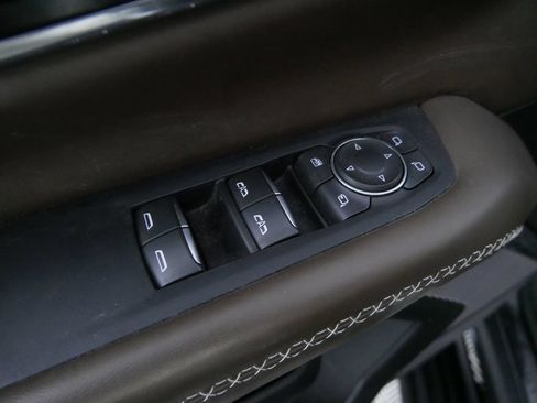 Used 2025 GMC Yukon Denali Ultimate AWD/4WD image 14