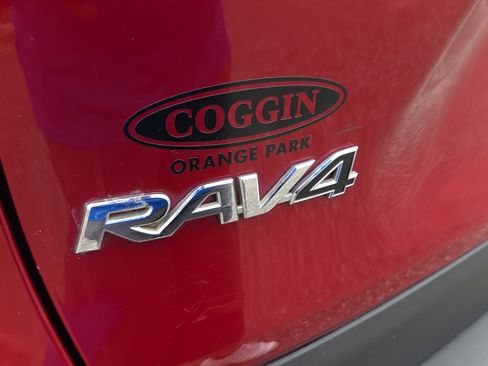 Used 2020 Toyota RAV4 LE FWD image 30