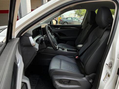 Used 2026 Volkswagen Tiguan SE FWD image 10