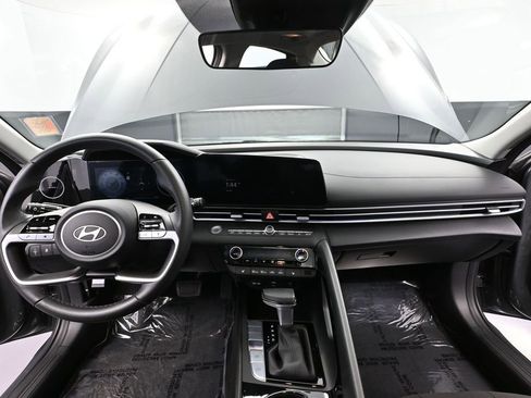 Used 2025 Hyundai Elantra SEL FWD image 25