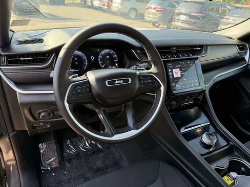 Used 2024 Jeep Grand Cherokee Laredo X w/ Luxury Tech Group I AWD/4WD image 3