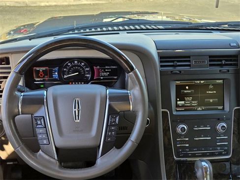 Used 2015 Lincoln Navigator 4WD image 12