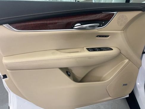 Used 2017 Cadillac XT5 Premium Luxury image 9