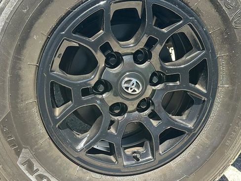 Certified 2023 Toyota Tacoma SR5 AWD/4WD image 31