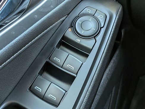 Used 2023 Chevrolet Traverse LT image 26