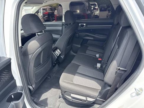 Used 2022 Kia Sorento LX FWD image 16