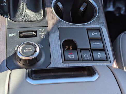 Used 2023 Toyota Highlander Limited image 27